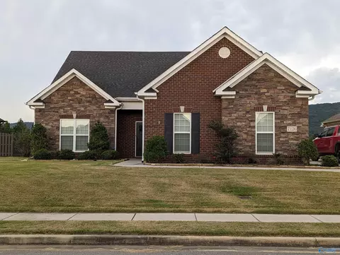 7126 Weeping Willow Dr, Hampton Cove, AL 35763