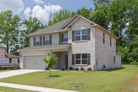 135 Hillis Ln, Hazel Green, AL 35750