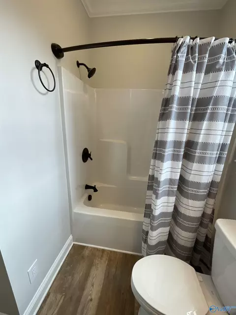 Bath - 162 Widgren Dr, Arab, AL 35016 photo 2 of 6