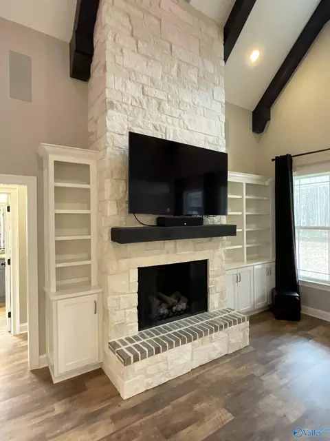 Living - 162 Widgren Dr, Arab, AL 35016 photo 2 of 3
