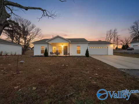7570 Hustleville Rd, Albertville, AL 35951