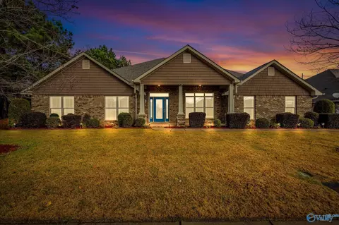 142 Harbor Glen Dr, Madison, AL 35756