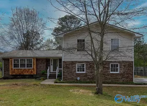1118 Wynn Ct, Anniston, AL 36207