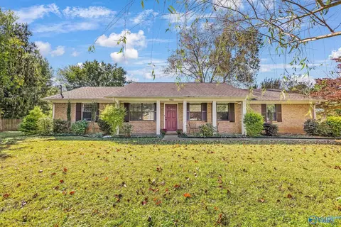 102 Harpeth Dr, New Market, AL 35761