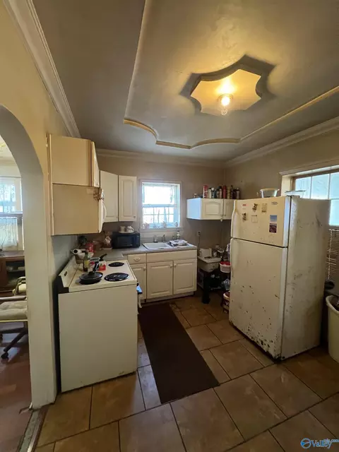 Kitchen - 309 Cullman Rd, Arab, AL 35016 photo 2 of 2