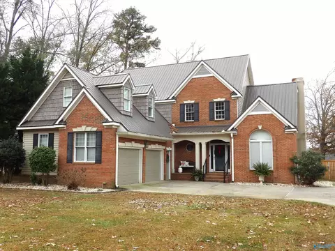 390 Indian Lake Dr, Rainbow City, AL 35906