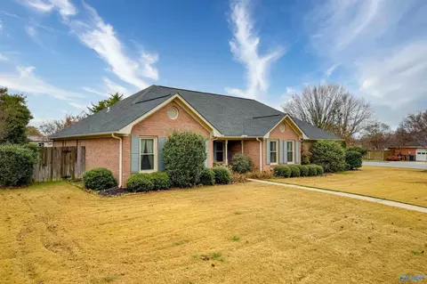 3111 Vicksburg Dr, Decatur, AL 35603