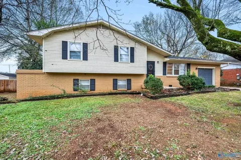9021 Craigmont Rd, Huntsville, AL 35802