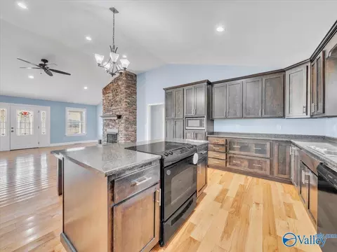 Kitchen - 885 County Road 16, Dutton, AL 35744 photo 3 of 4
