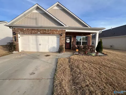 211 Fairbrook Dr, New Market, AL 35761