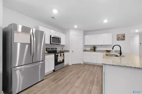 Kitchen - 306 Pointer Dr, Albertville, AL 35950 photo 3 of 4