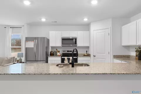 Kitchen - 306 Pointer Dr, Albertville, AL 35950 photo 4 of 4