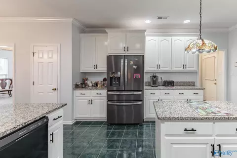Kitchen - 173 Forest Home Dr, Trinity, AL 35673 photo 2 of 3