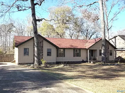 204 Seville Ln, Rainbow City, AL 35906