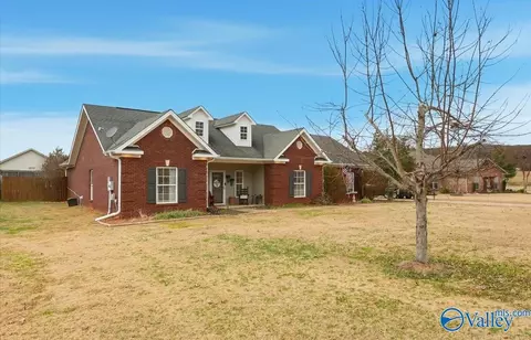 110 Hickory Glen Cir, Huntsville, AL 35811