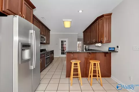Kitchen - 411 N Seneca Dr, Trinity, AL 35673 photo 2 of 3