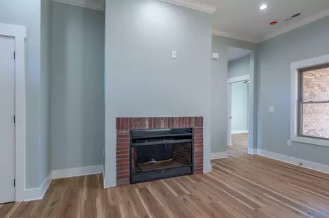 Living - 687 Oakview Cir, Killen, AL 35645 photo 3 of 4