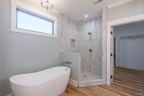 Bath - 687 Oakview Cir, Killen, AL 35645 photo 2 of 8