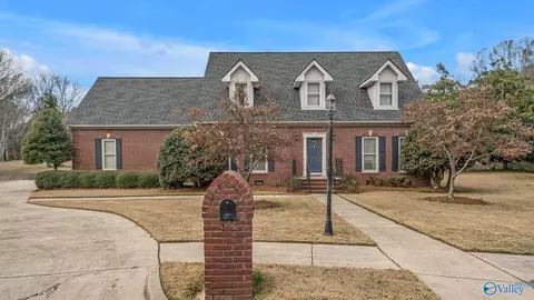 1700 Creek Bend Cir, Huntsville, AL 35802
