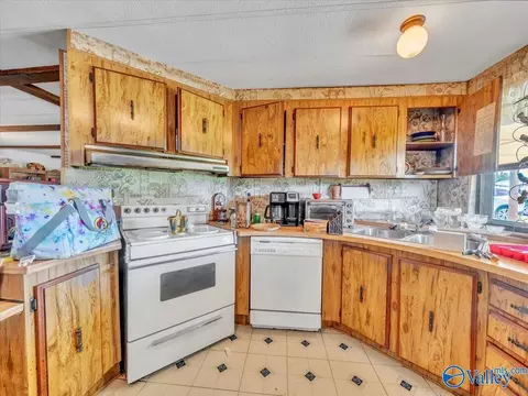 Kitchen - 7735 County Road 170, Trinity, AL 35673 photo 1 of 2