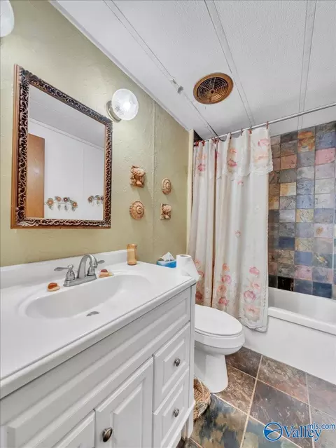 Bath - 7735 County Road 170, Trinity, AL 35673 photo 2 of 4