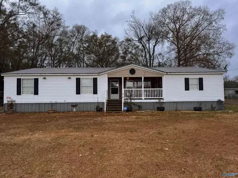 450 Lake Cir, Gadsden, AL 35901
