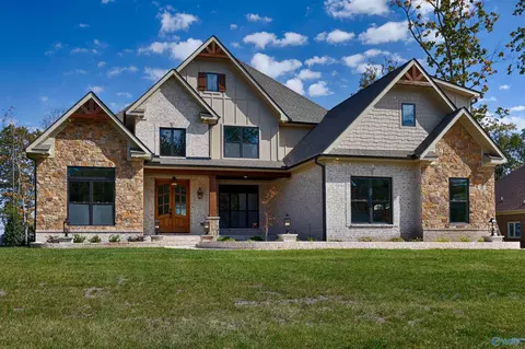 49 Ridge Bluff Cir, Huntsville, AL 35803