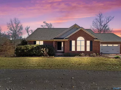 50 Pendleton Dr, Guntersville, AL 35976