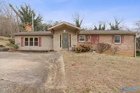 503 4th St, Fort Payne, AL 35967