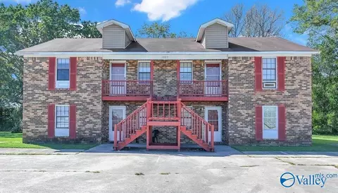 1809 Graymont Ln, Decatur, AL 35603