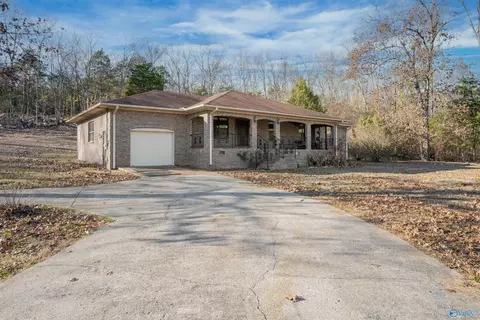 144 Bess Thompson Rd, Laceys Spring, AL 35754