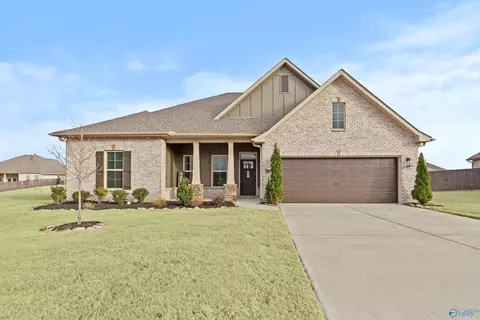 101 Midpark Dr, Meridianville, AL 35759