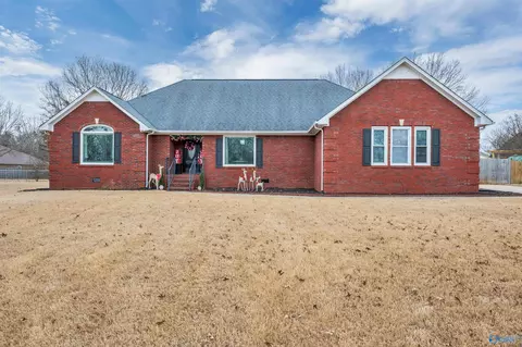 221 Darsey Ct, Meridianville, AL 35759
