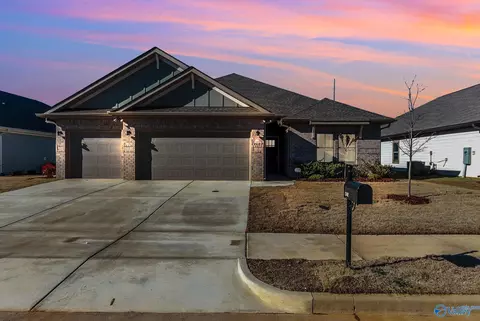 12402 Whitcomb Cir, Athens, AL 35613