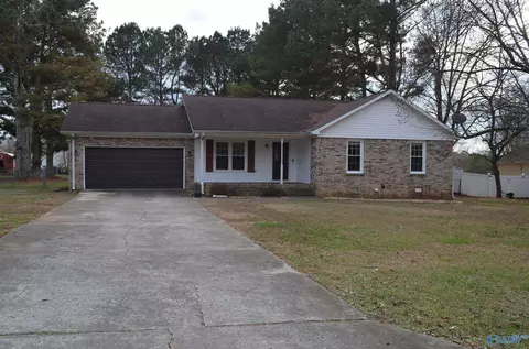 477 Comet Dr, Toney, AL 35773