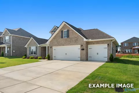 823 Ronnie Dr, Hartselle, AL 35640