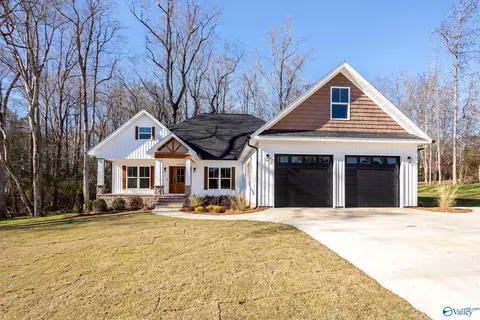 1649 Church Cir, Gadsden, AL 35901