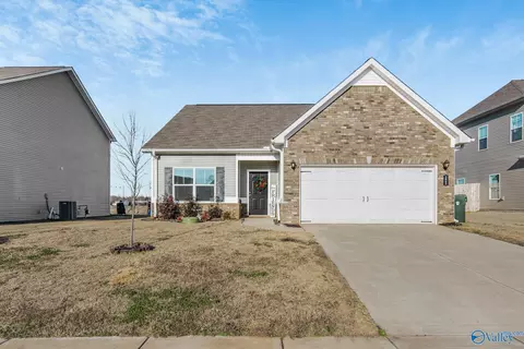 125 Story Ray Dr, New Market, AL 35761