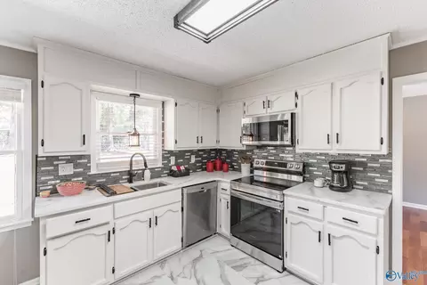 10051 Torino Dr, Huntsville, AL 35803
