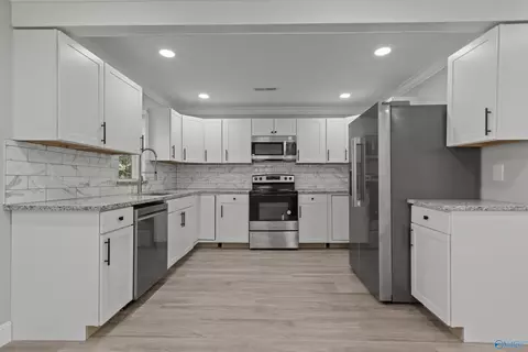 606 7th Ave, Decatur, AL 35601