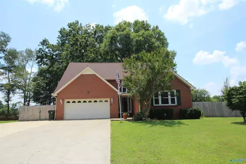 153 Hazelwood Dr, Hazel Green, AL 35750