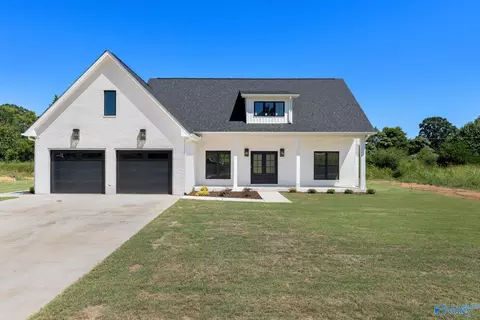 101 Oakview Cir, Killen, AL 35645 photo 1