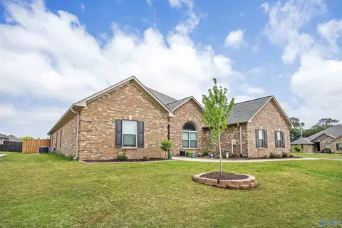 26439 Birkshire Ln, Athens, AL 35613