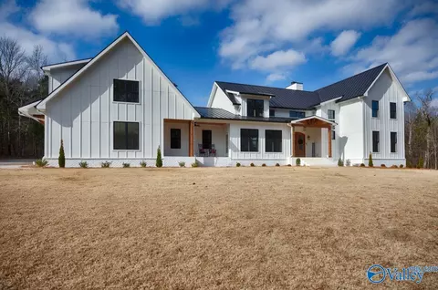124 Cedar Trace Dr, Hartselle, AL 35640