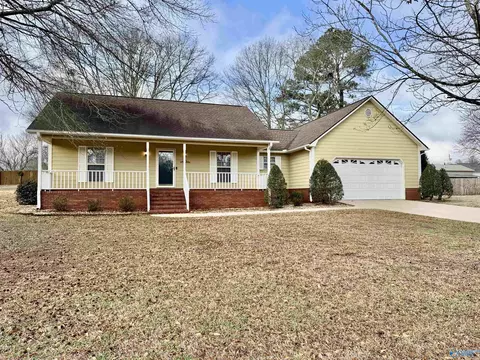 191 Meadowood Ln, Albertville, AL 35950