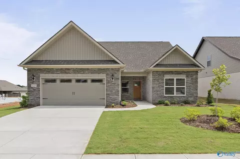 1302 Vermilion Cir, Huntsville, AL 35803