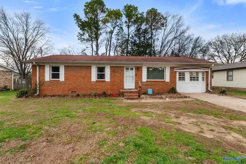 2208 Cecille Dr, Huntsville, AL 35803