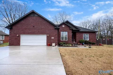 740 Sykes St, Decatur, AL 35601