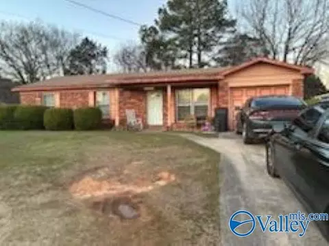 907 Bedford Dr, Decatur, AL 35601