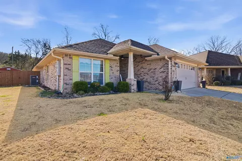 201 Ashbrook Cir, Harvest, AL 35749